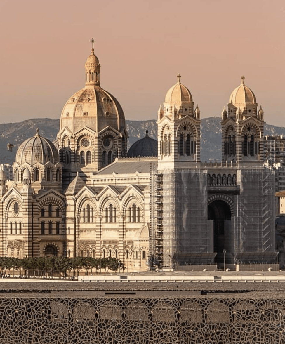 La magnifique Cathédrale La Major lors de votre visite de Marseille